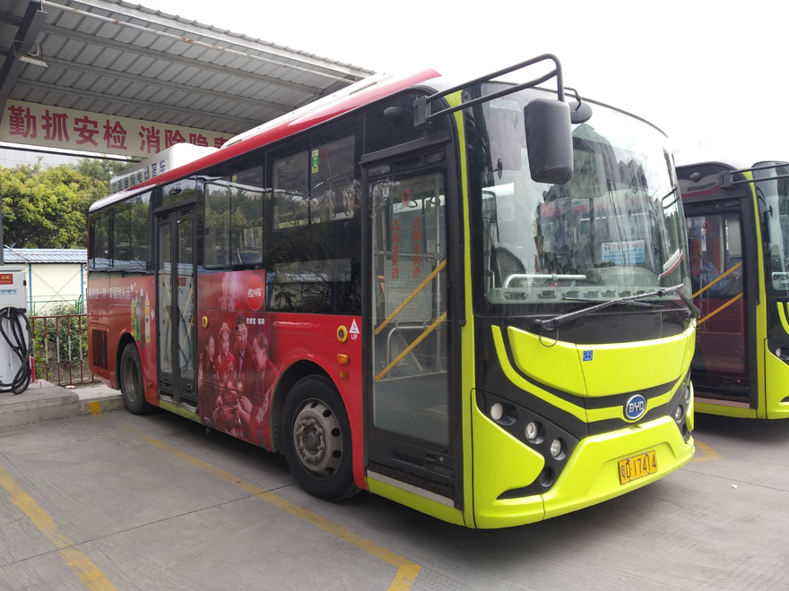汕头50路公交车车身广告