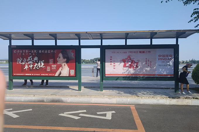 丹东候车亭广告形式.jpg