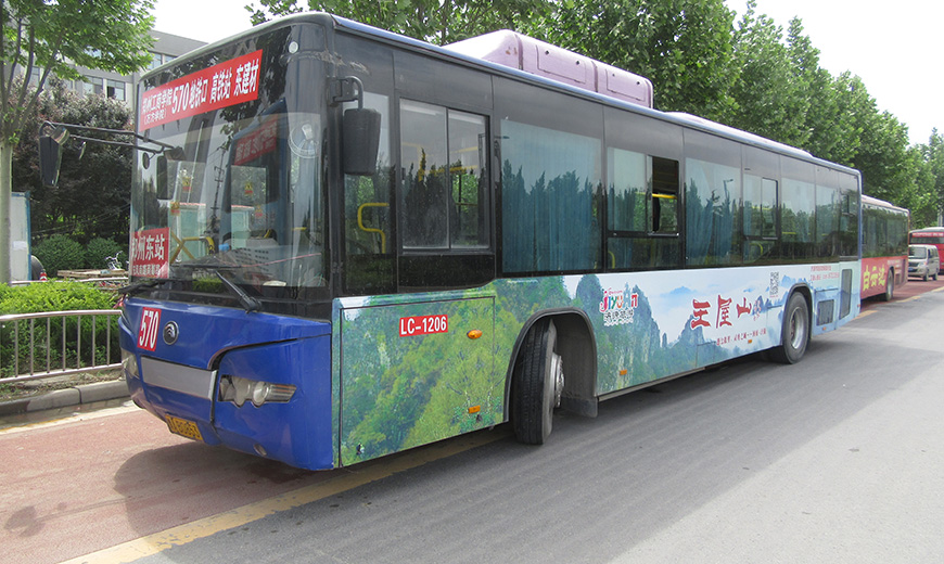 迎接全国民族运动会 郑州公交旧貌换新颜
