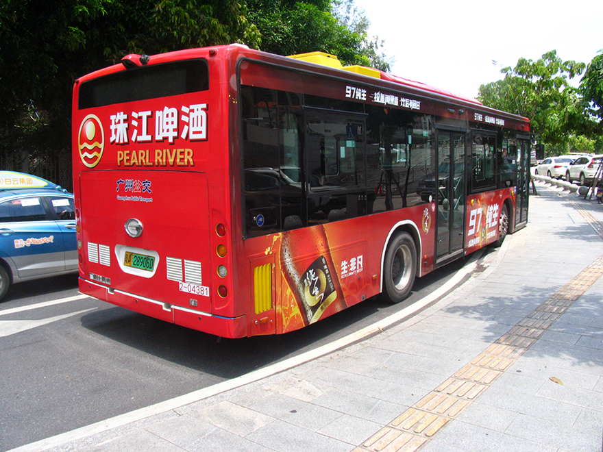 广州942路公交车身广告